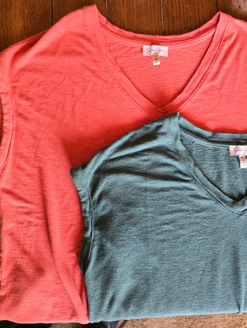 Jessica Simpson 2-Pack V-Neck Shirts in Coral and Teal XL